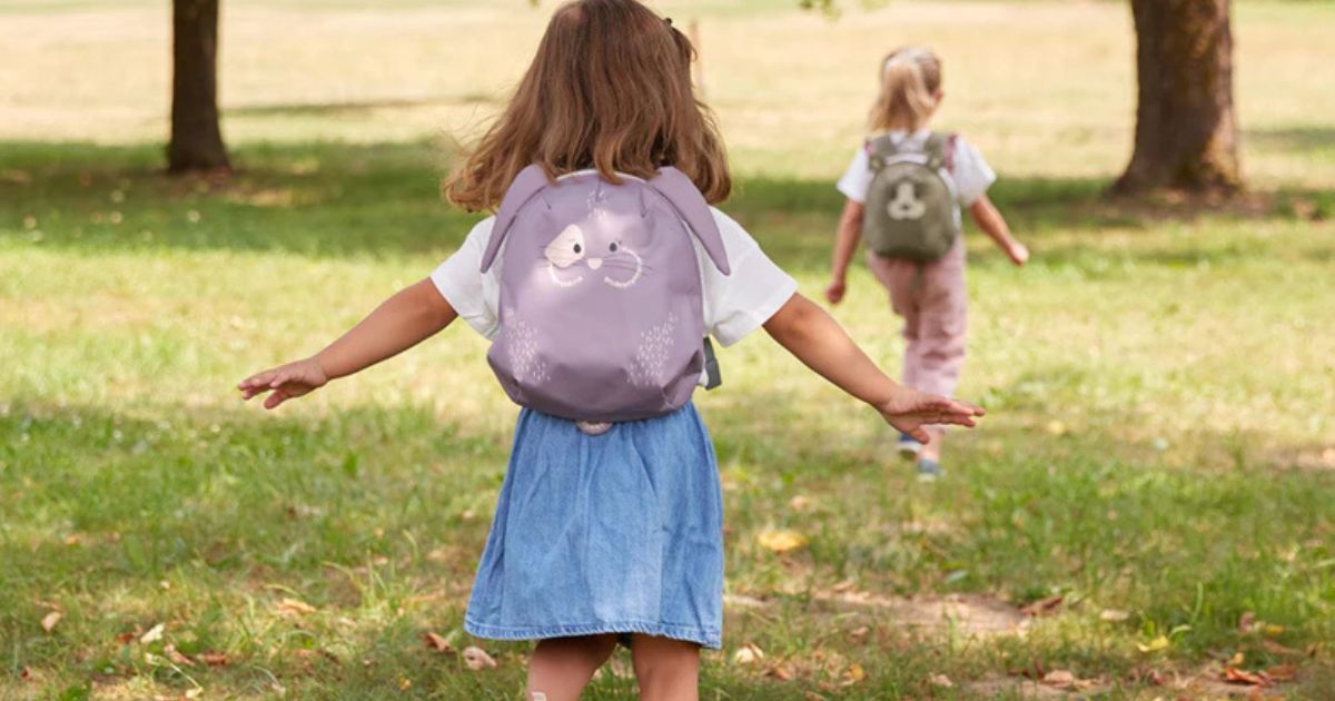 2歳のリュックデビューを応援!保育園・お出かけ用リュックの選び方を説明している