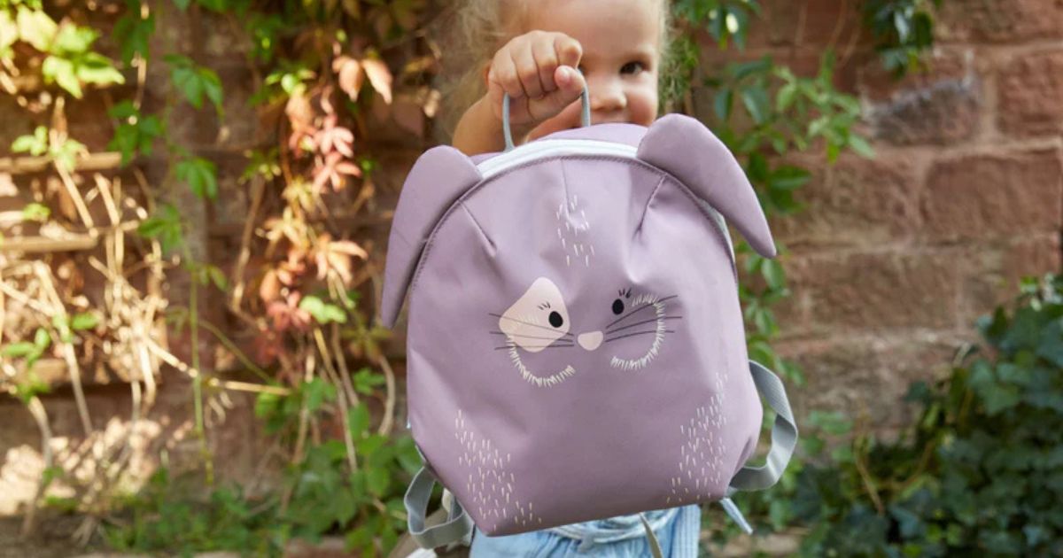 レッシグの子供リュックはおしゃれで実用的｜撥水加工で雨や汚れに強い！を説明している